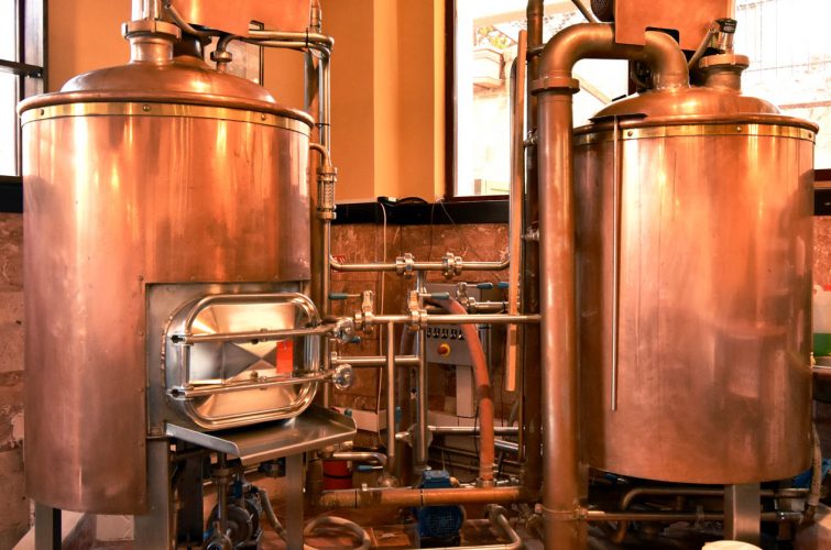 Copper beer tanks at dakota beer pub pub brewery argyroupoli elliniko region - 1